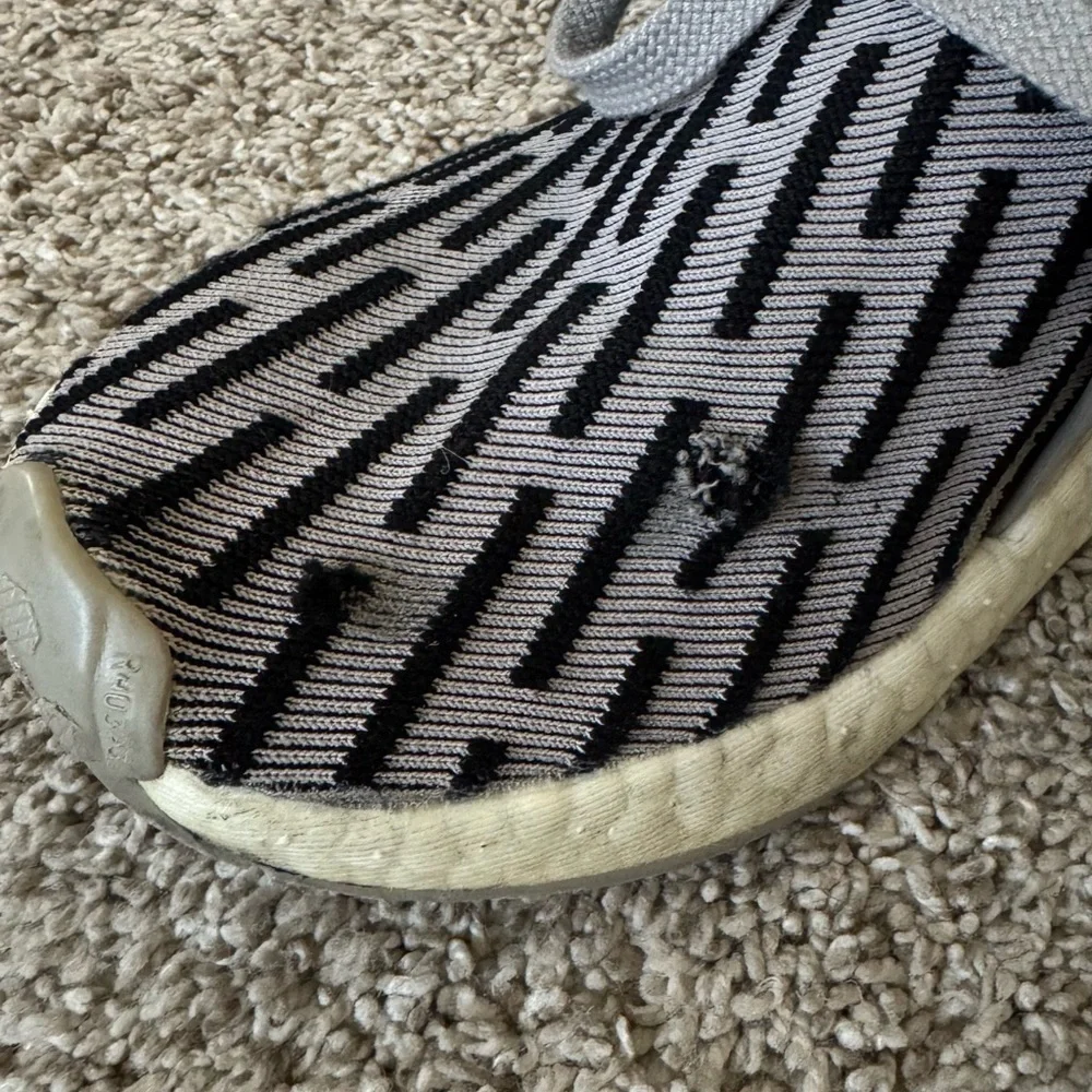 Adidas NMD R1 - Picture 8 of 9